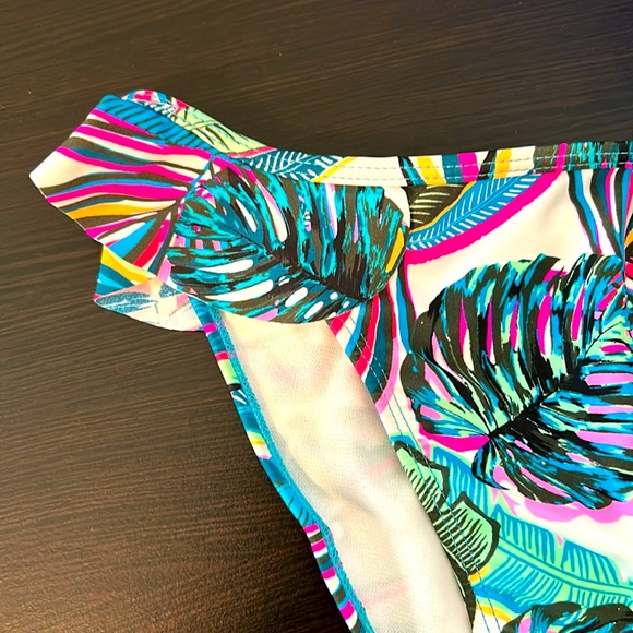 NWT 2 pice bikini set by California waves. Top bra size M and bottom icky size S - Picture 7 of 11